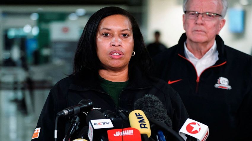 সংঘর্ষের পর বিমান দুই খণ্ড, হেলিকপ্টার উল্টে যায়